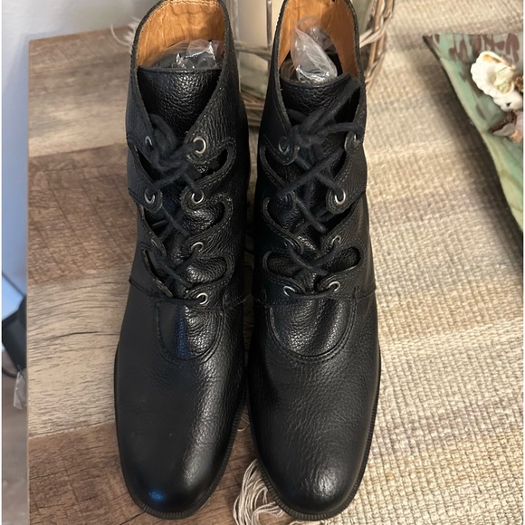 Unisa Black leather women’s lace up ankle boots, size 8 1/2 made in Brazil - Picture 7 of 15